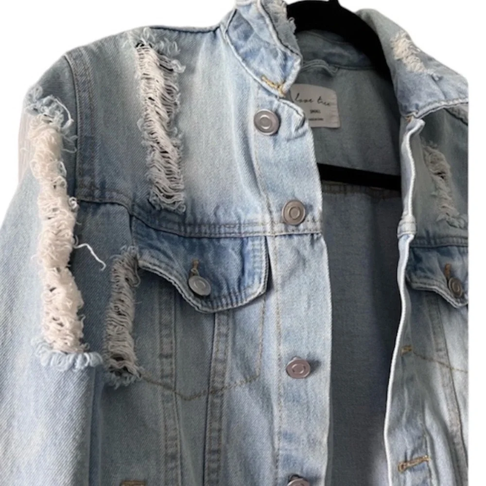 Love Tree Light Denim Distressed Cropped Jean Jacket Women’s Size Small - Picture 3 of 5
